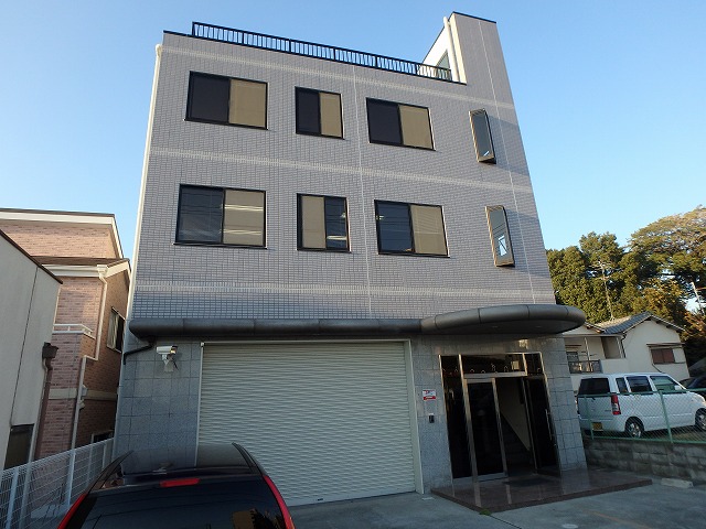 堺市にて自社ビルの屋上防水（塩ビシート）の事例