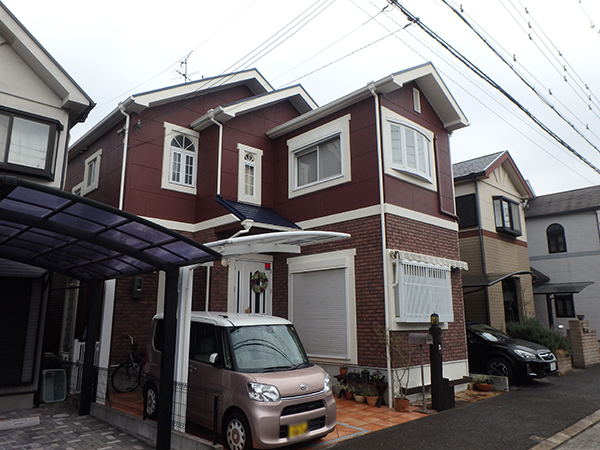和泉市にて外壁塗装と屋根塗装（フッ素）とウッドデッキの施工事例