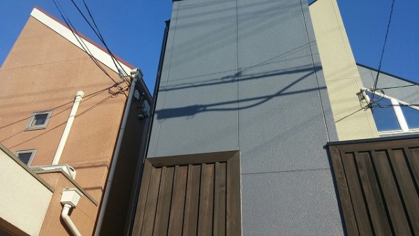 松原市で見たお洒落な窯業系サイディングの外壁をご紹介します。