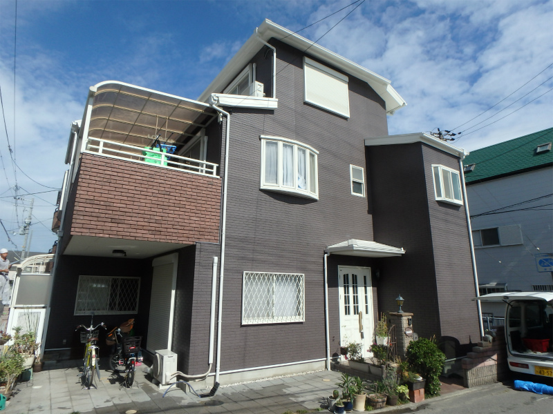堺市北区にて外壁塗装 サイディングの多彩吹付と屋根塗装の事例