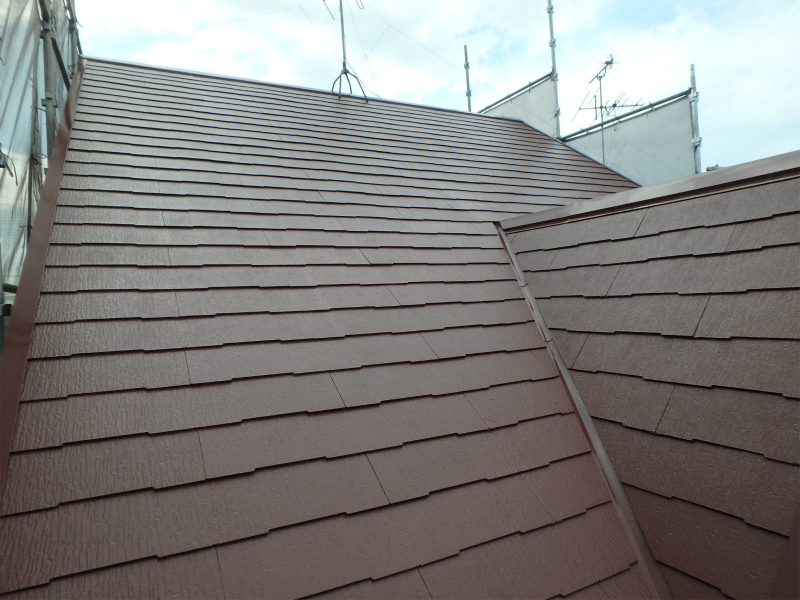 屋根は遮熱塗料を使用し完成