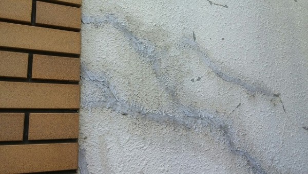 羽曳野市でお住まいのお客様宅で外壁塗装工事をしてまいりました。