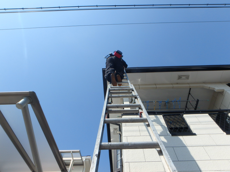 藤井寺市にて屋根塗装のアフターメンテナンス工事で訪問しました