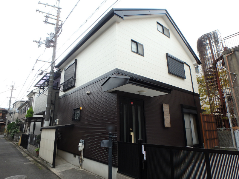 八尾市にてお家のサイディング外壁と屋根塗装で満足の施工事例