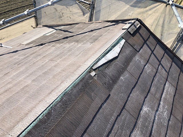 松原市で台風の影響で棟板金が吹き飛んだスレート屋根の補修