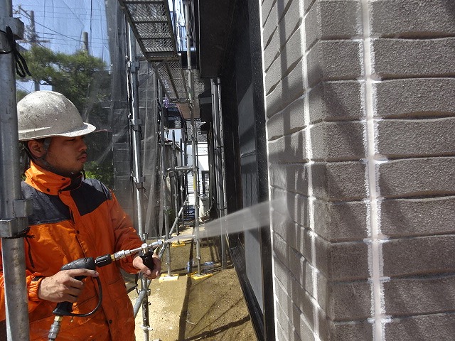 堺市北区　旭化成ヘーベルの外壁屋根塗装②高圧洗浄・下塗り