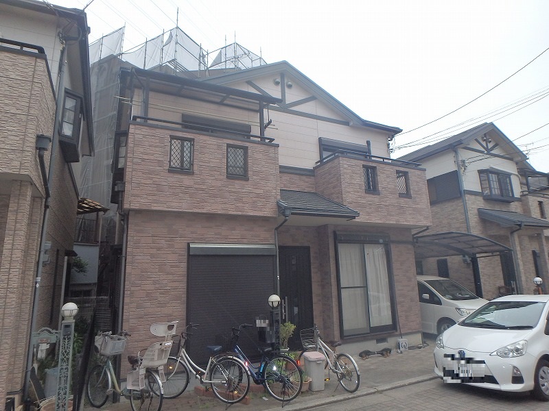 堺市にて　窯業系サイディングの外壁とスレート屋根の現場調査