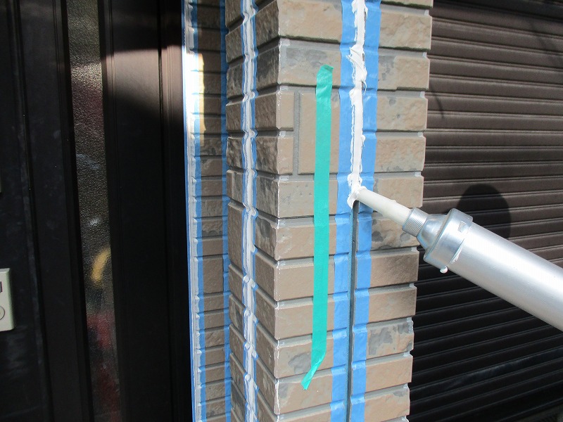 堺市にて塗装工事前のシーリング工事のご紹介をします。