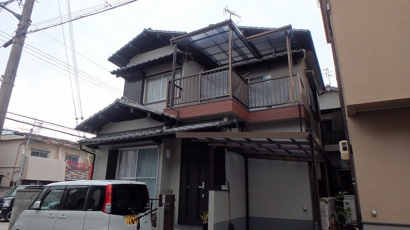 堺市にて、崩れ落ちそうな外壁を入念に補修した雨漏り修理