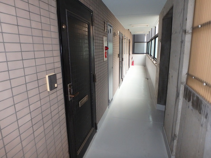 阿倍野区　マンション廊下を塗装し清潔な見た目で入居率アップ